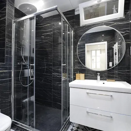 Daire Studio At 15 Min From The Elysee Fields In Paris