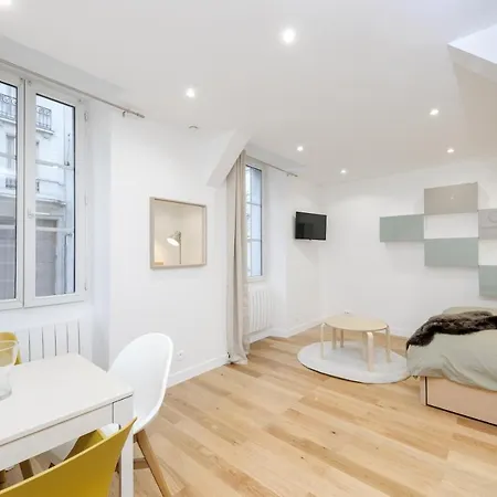 Studio At 15 Min From The Elysee Fields In Paris *