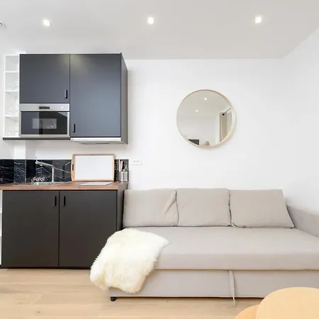 Studio At 15 Min From The Elysee Fields In Paris