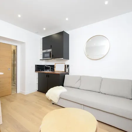 Daire Studio At 15 Min From The Elysee Fields In Paris