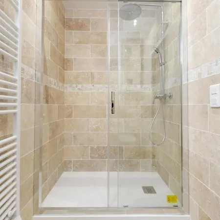 Studio At 15 Min From The Elysee Fields In Paris *