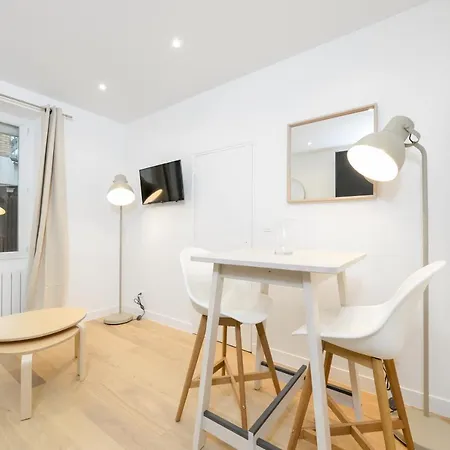 Studio At 15 Min From The Elysee Fields In Paris